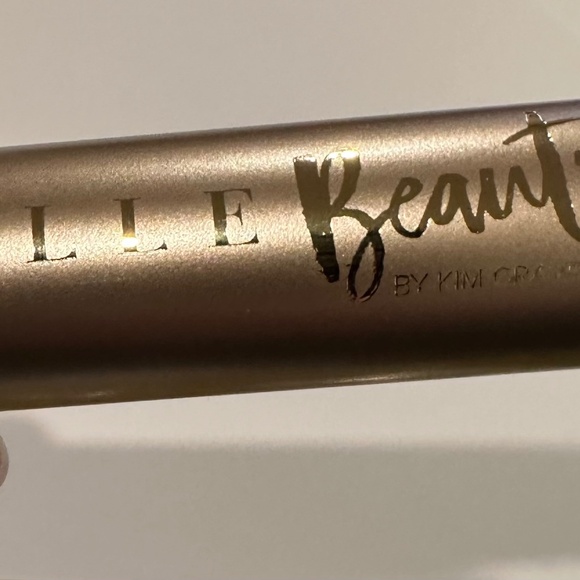 Belle Beauty Backlash XL Tubing Mascara - Color: Black - Picture 8 of 9